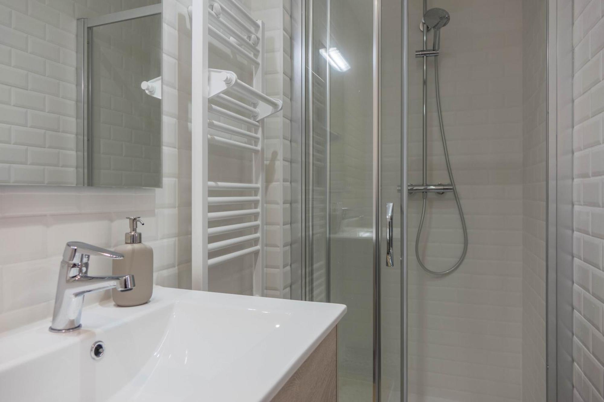 Beau Quartier Et Central, Maison Spacieuse Avec Cour, 3 Chambres, 3 Salles De Bains A 10 Min A Pied De La Gare ออร์เลออง ภายนอก รูปภาพ